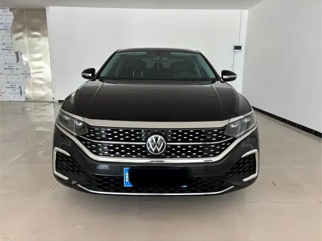 Volkswagen Passat — фото 1