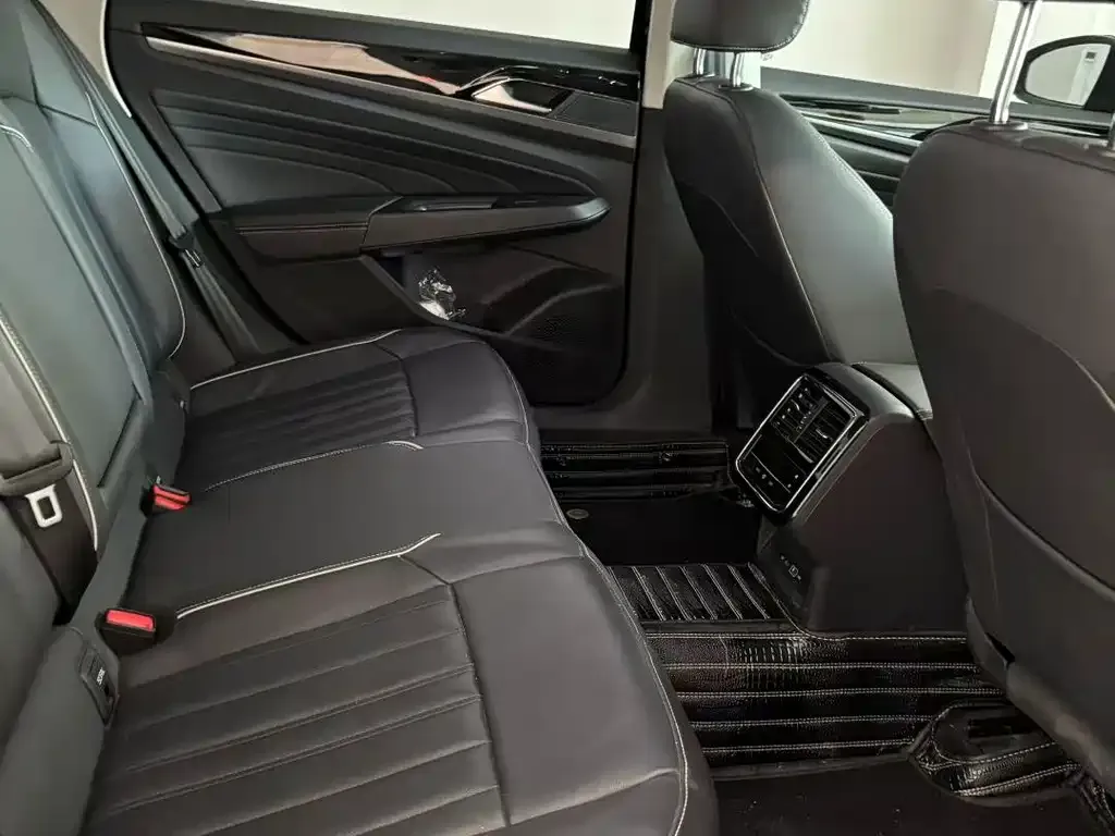 Volkswagen Passat — фото 7