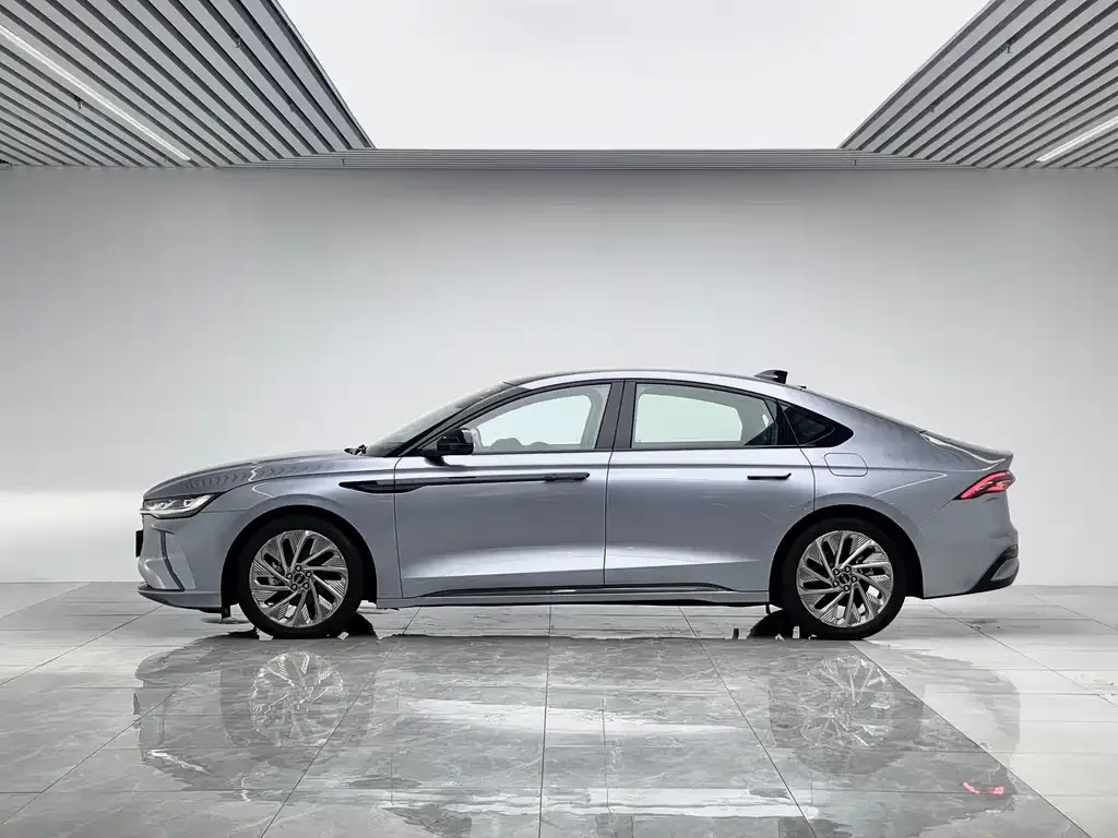 Lincoln Z 2024 из CN, фото 8
