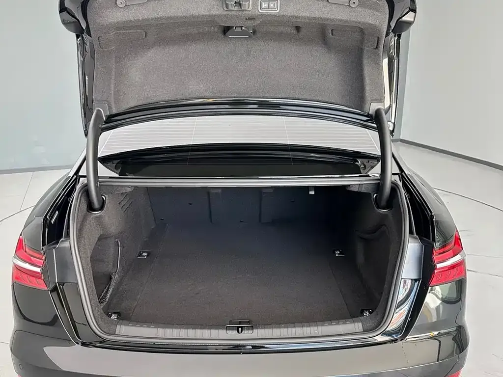 Audi A6L 2024 из CN, фото 10