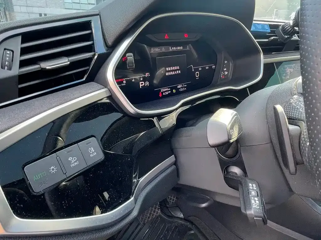 Audi Q3 Sportback 2023 из CN, фото 4