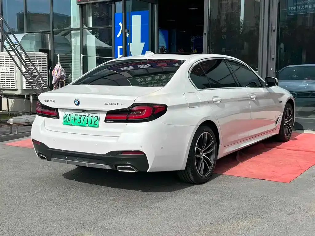 BMW 5 Series New Energy — фото 9