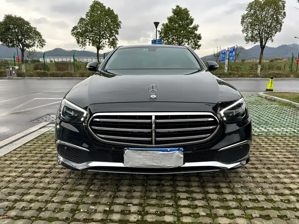 Mercedes-Benz E-Class — фото 2