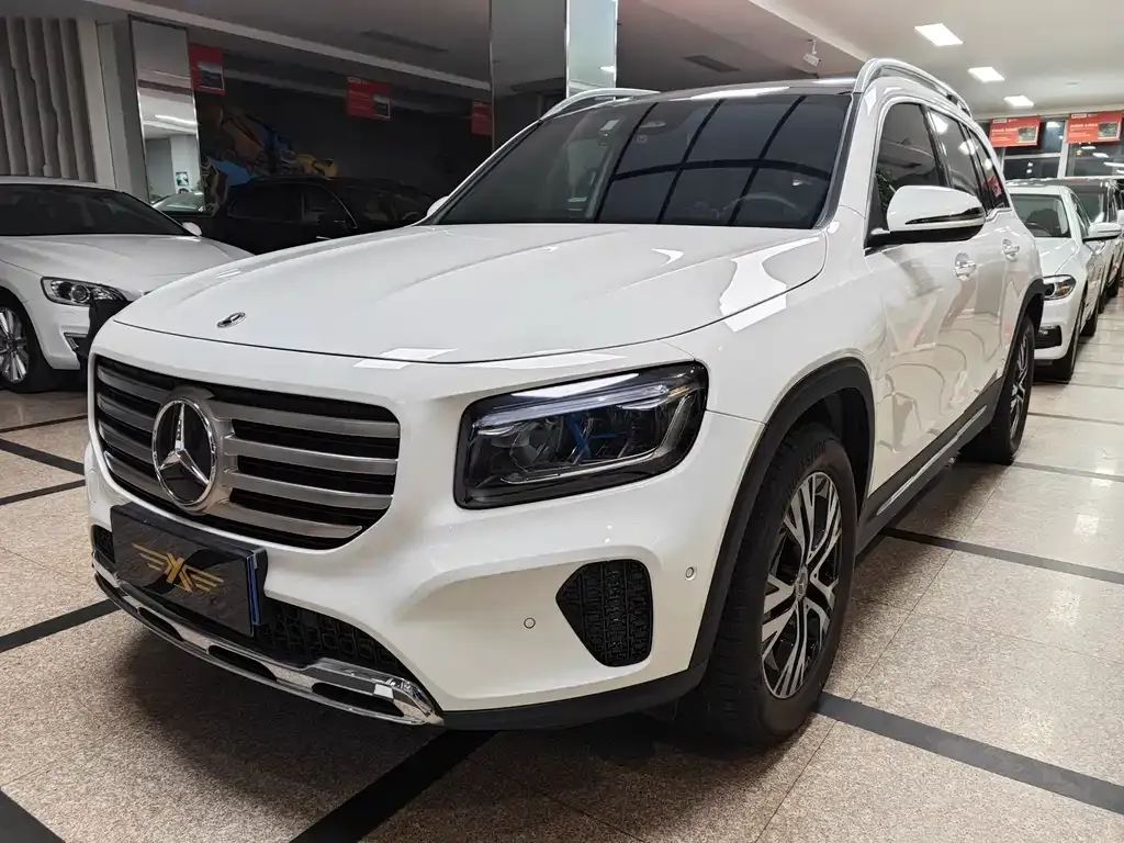 Mercedes-Benz GLB — фото 1