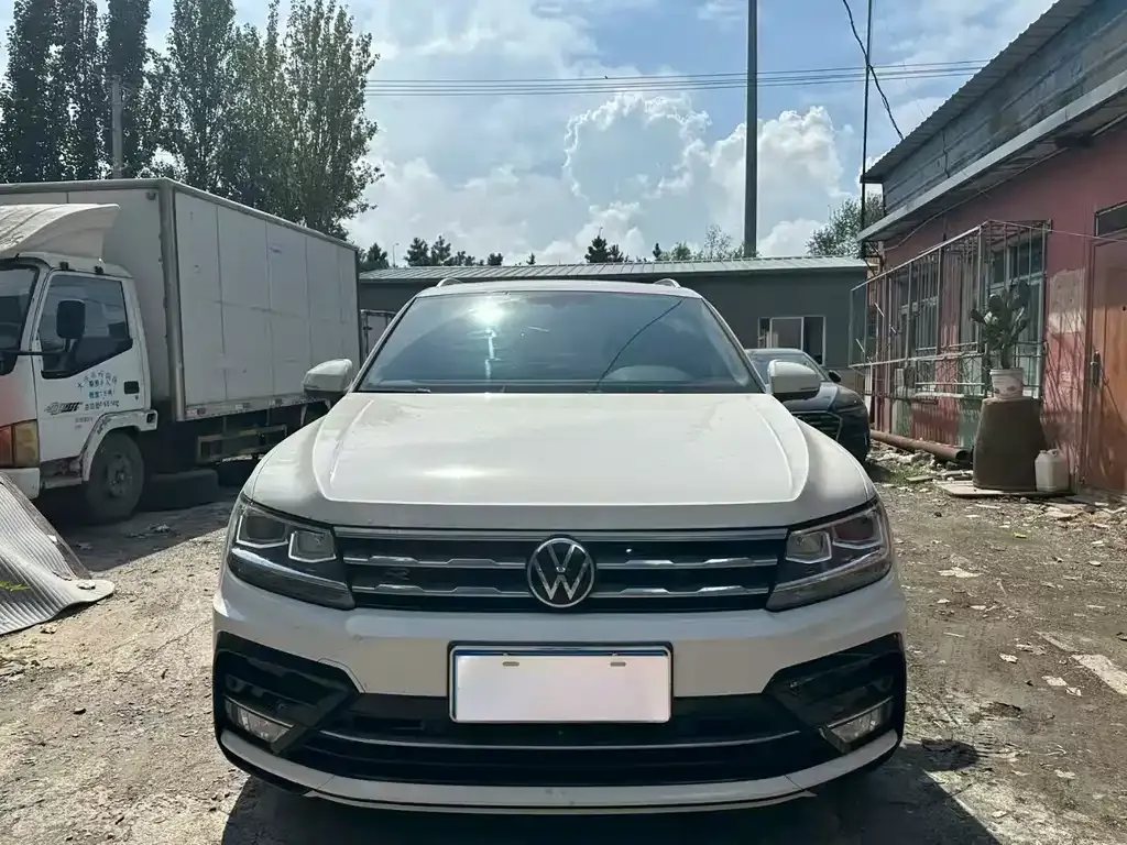 Volkswagen Tiguan L 2021 из CN, фото 2