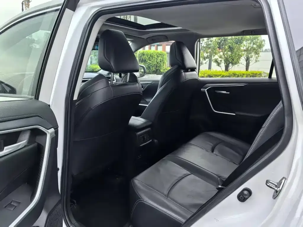 Toyota Wildlander 2022 из CN, фото 6