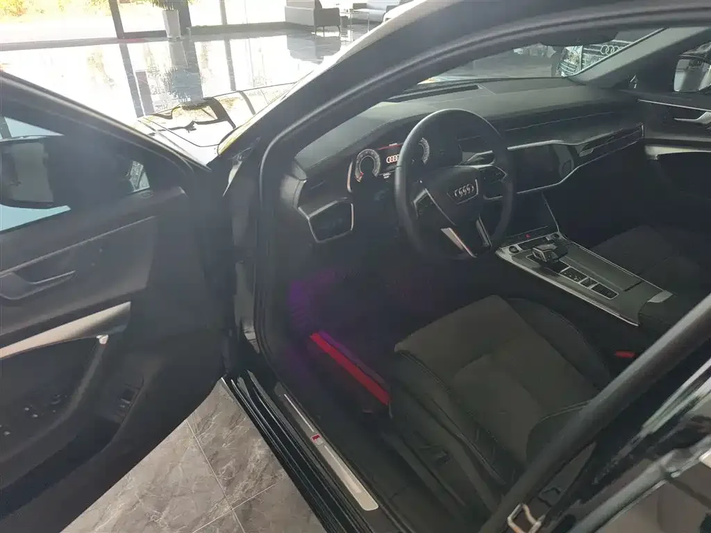 Audi A6L 2021 из CN, фото 9