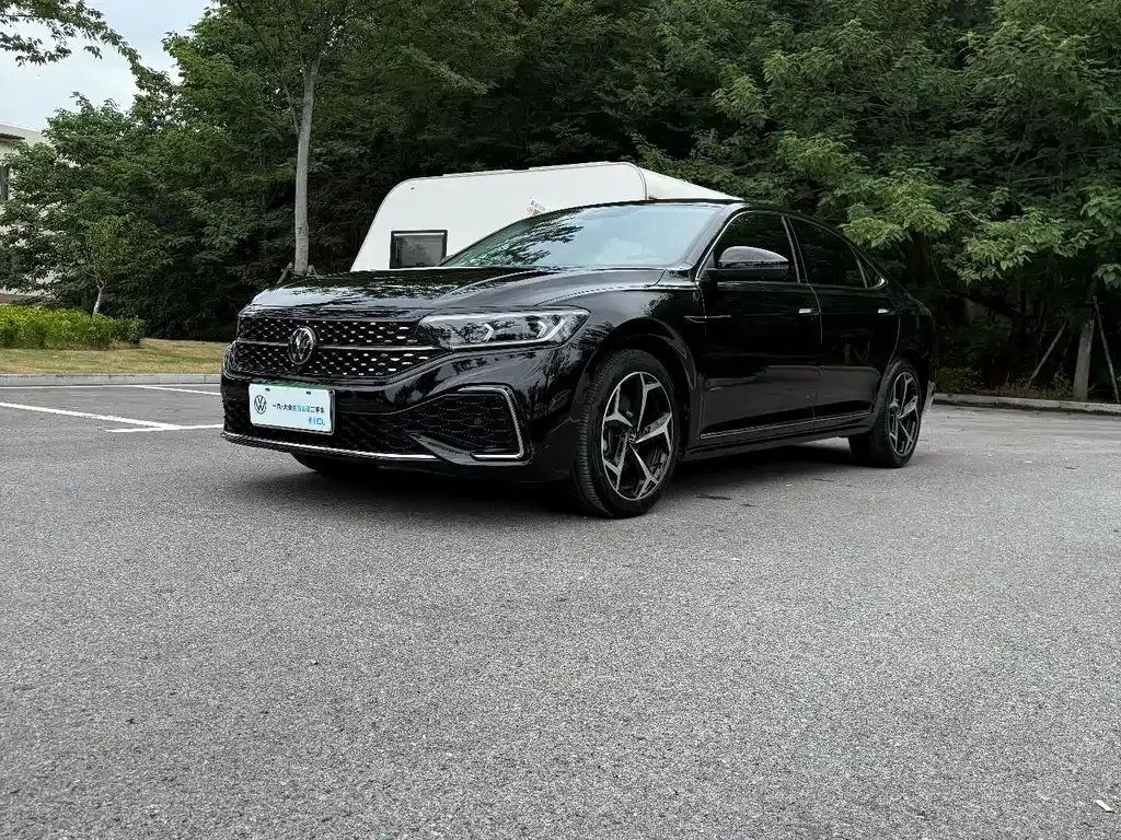 Volkswagen Passat 2023 из CN, фото 1