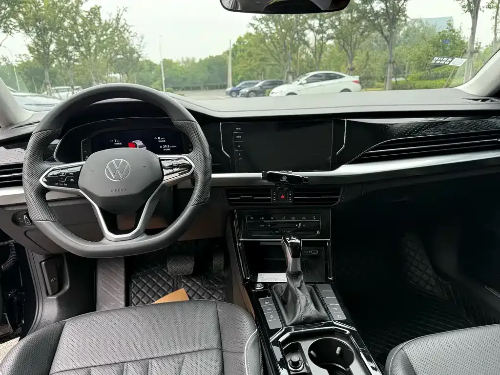 Volkswagen Passat 2023 из CN, фото 4