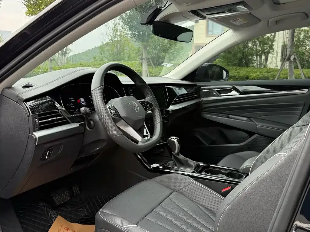 Volkswagen Passat 2023 из CN, фото 5