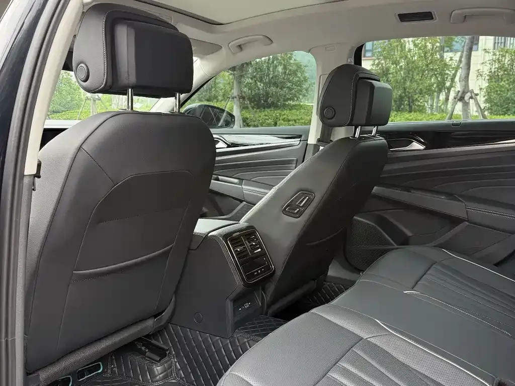 Volkswagen Passat 2023 из CN, фото 6