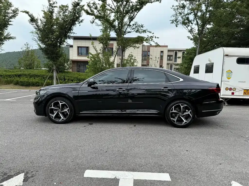 Volkswagen Passat 2023 из CN, фото 7