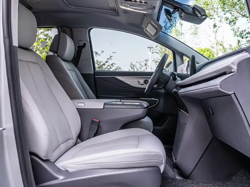 Buick GL8 2025 из CN, фото 7