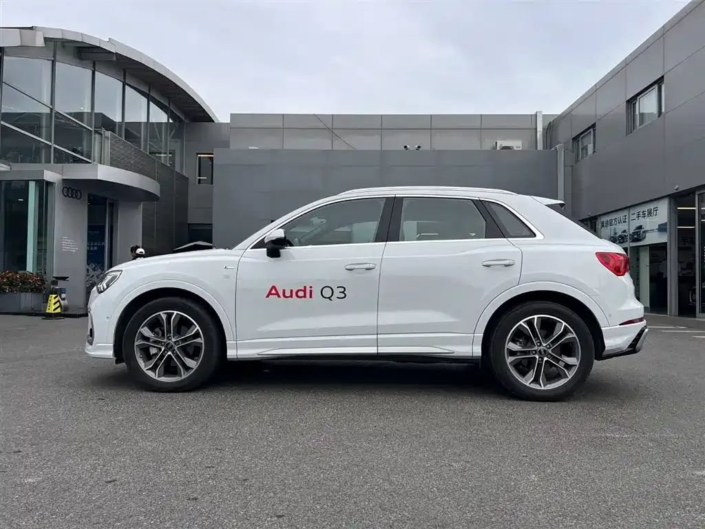 Audi Q3 2024 из CN, фото 2