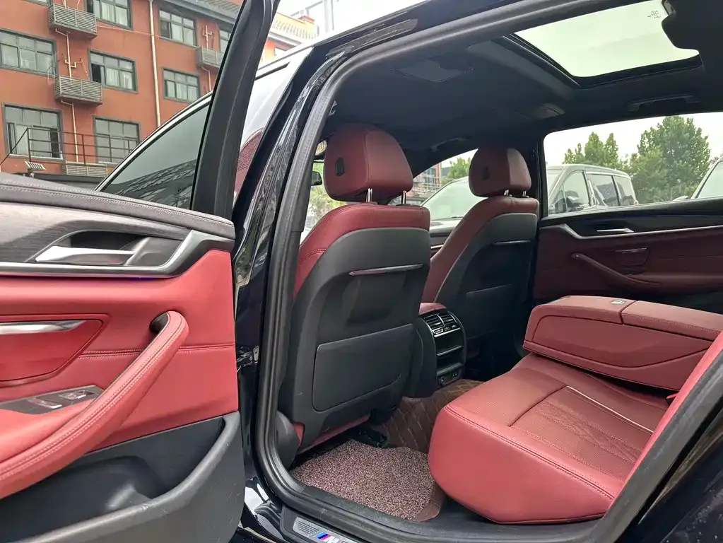 BMW 5 Series 2022 из CN, фото 7