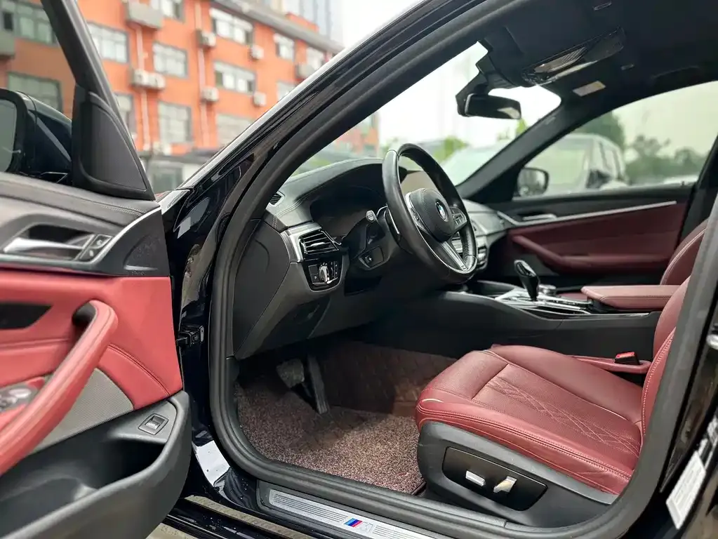 BMW 5 Series 2022 из CN, фото 9