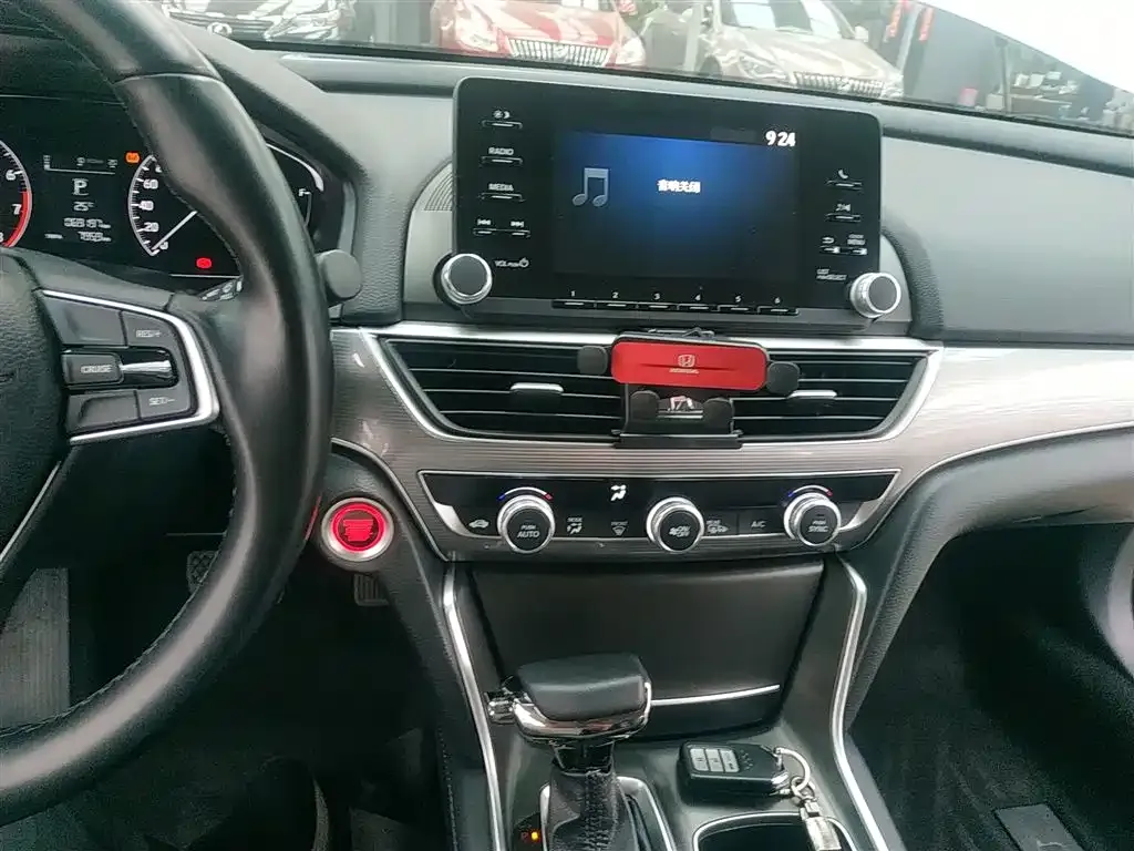 Honda Accord — фото 10