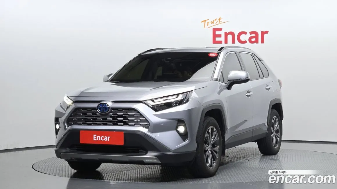 Toyota RAV4 — фото 1