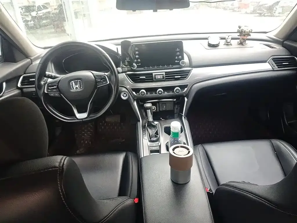 Honda Accord — фото 10