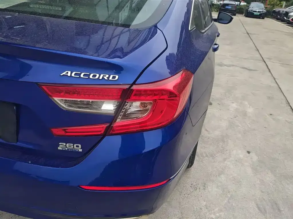 Honda Accord — фото 8
