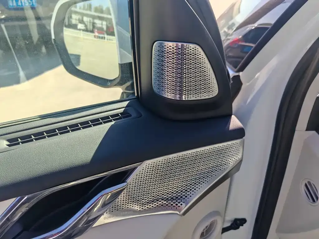 Volvo EM90 2025 из CN, фото 4