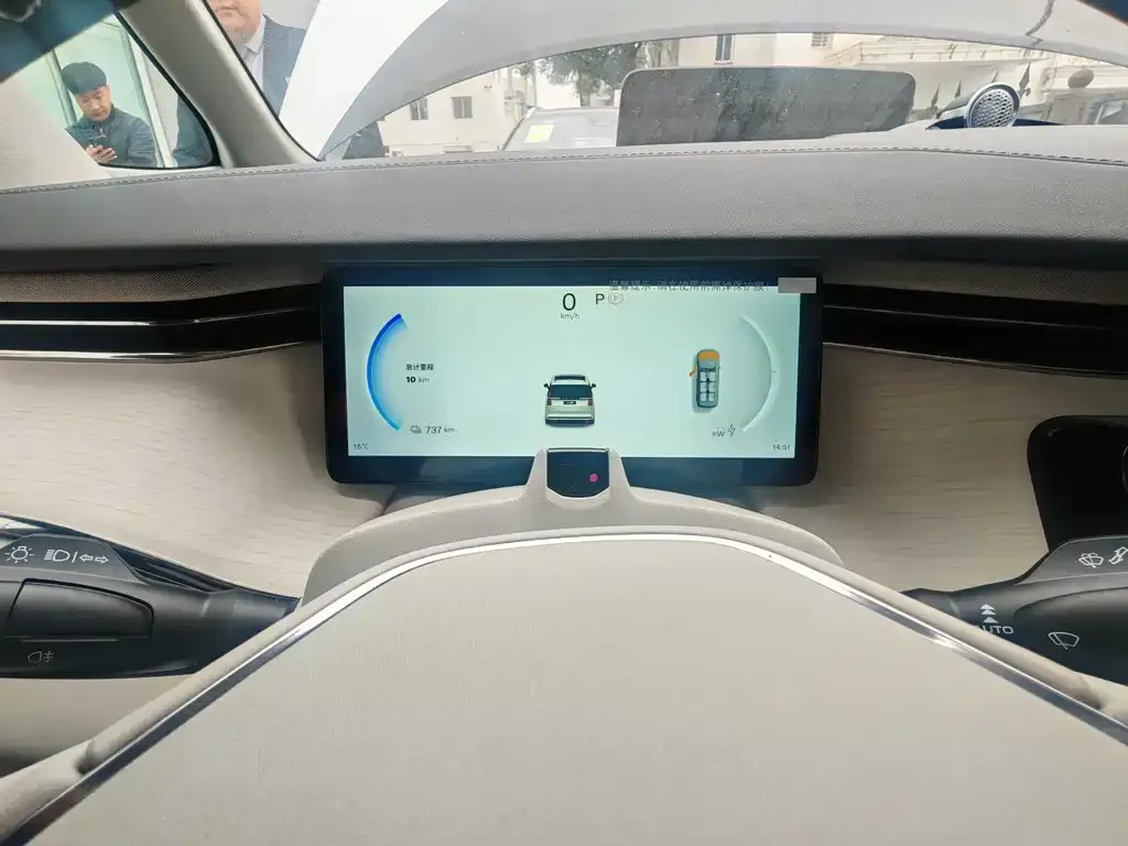 Volvo EM90 2025 из CN, фото 7