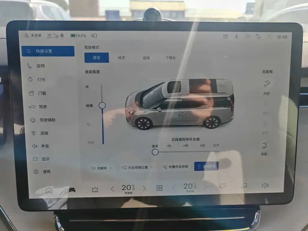 Volvo EM90 2025 из CN, фото 8
