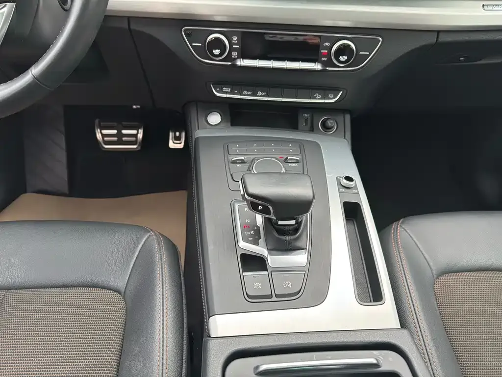 Audi Q5L 2021 из CN, фото 6