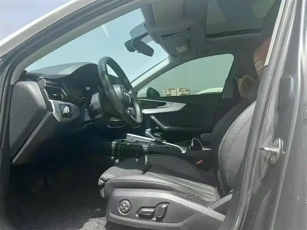 Audi A4L 2021 из CN, фото 10