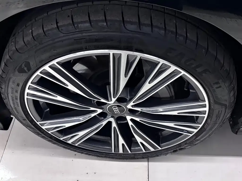 Audi A6L 2025 из CN, фото 5