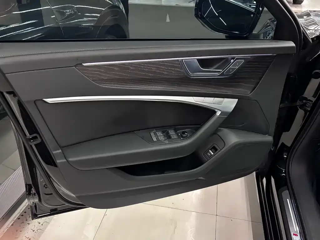 Audi A6L 2025 из CN, фото 6