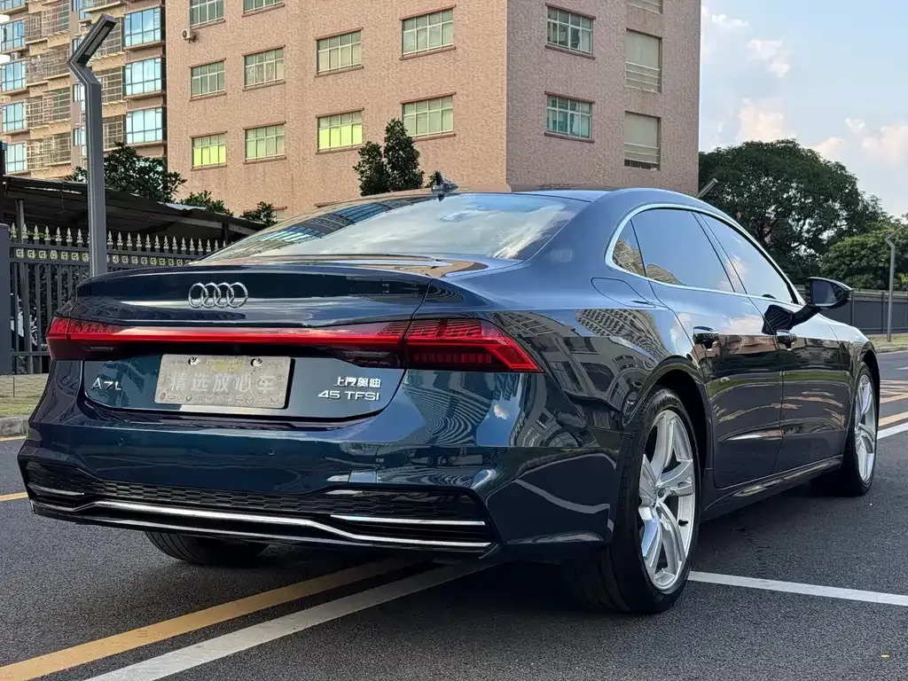 Audi A7L 2023 из CN, фото 4