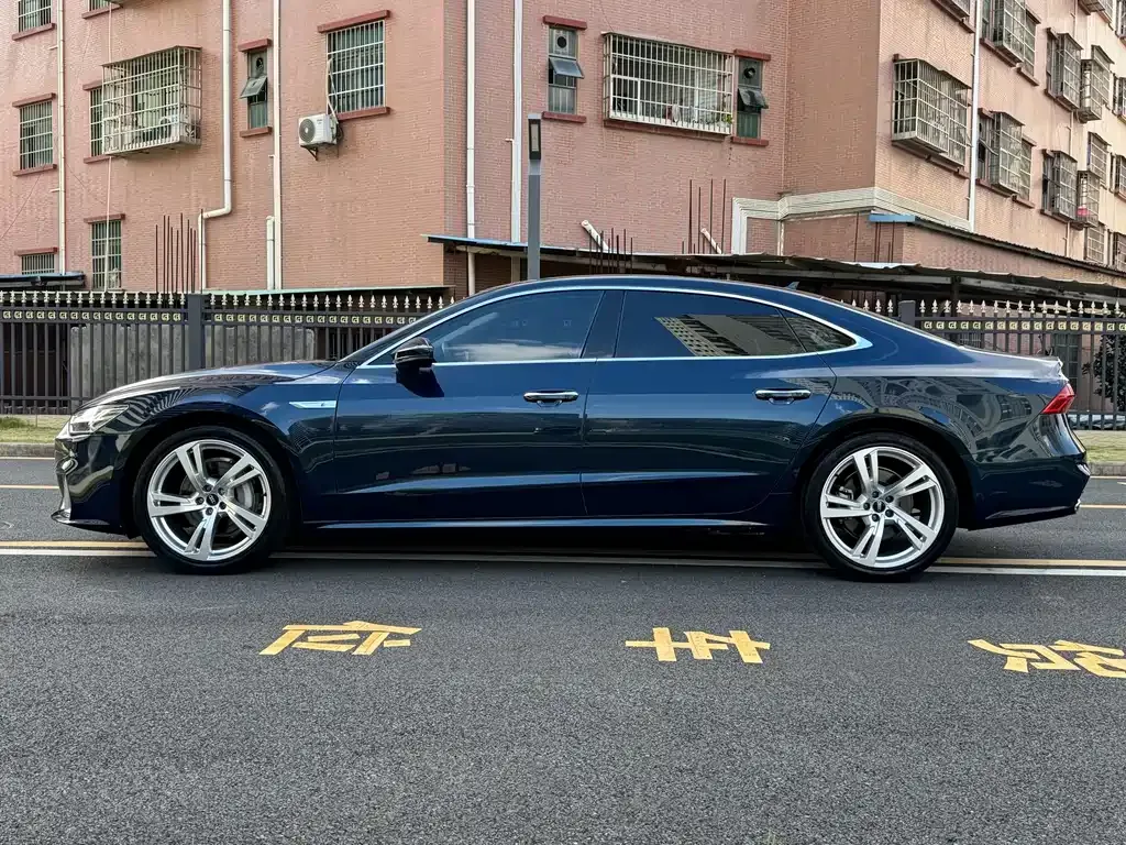 Audi A7L 2023 из CN, фото 7