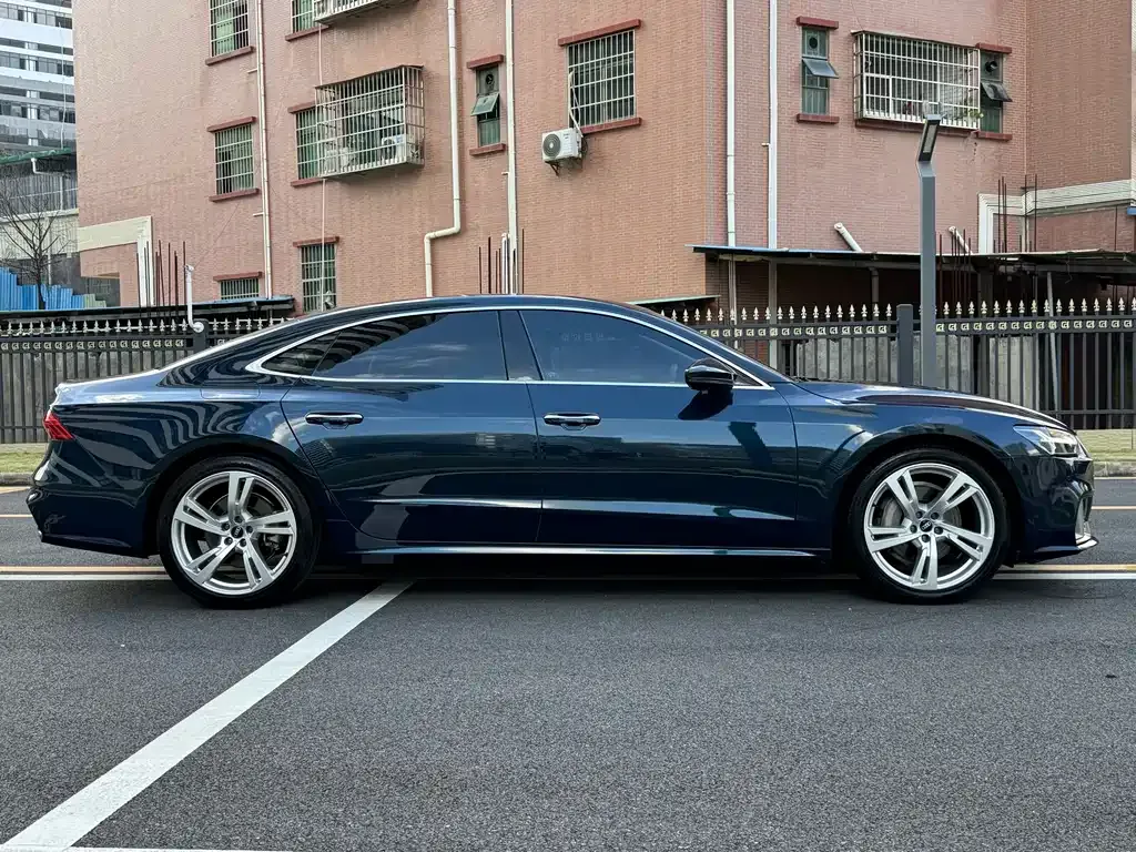 Audi A7L 2023 из CN, фото 8