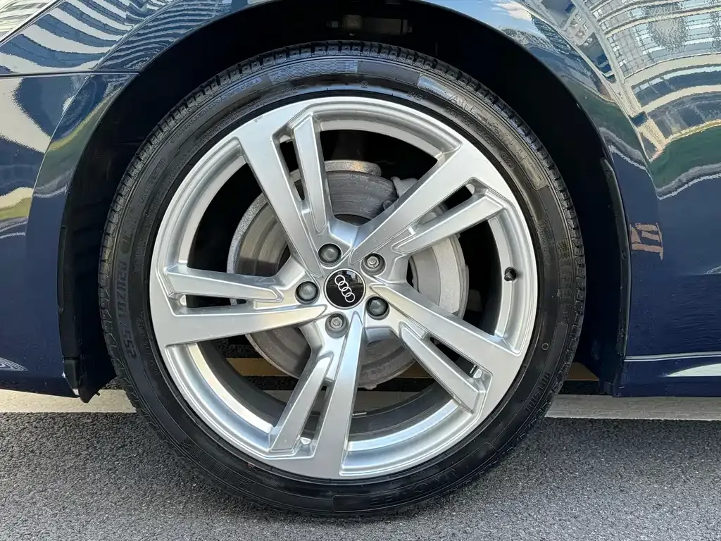 Audi A7L 2023 из CN, фото 9