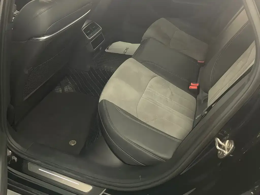 Audi A6L 2023 из CN, фото 10