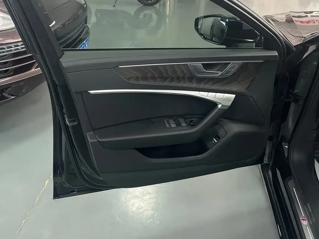 Audi A6L 2023 из CN, фото 7