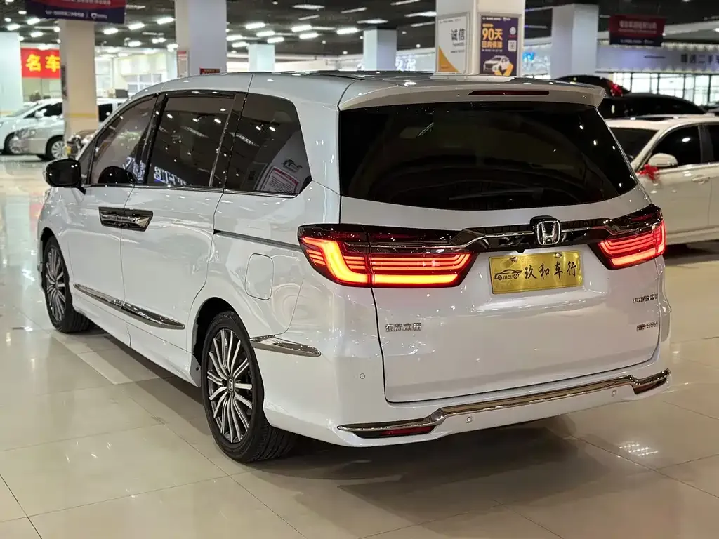 Honda Elysion 2024 из CN, фото 4