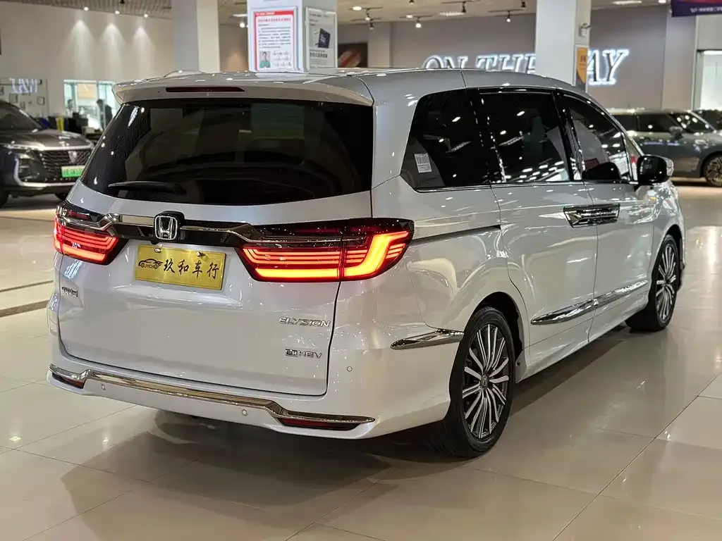 Honda Elysion 2024 из CN, фото 6