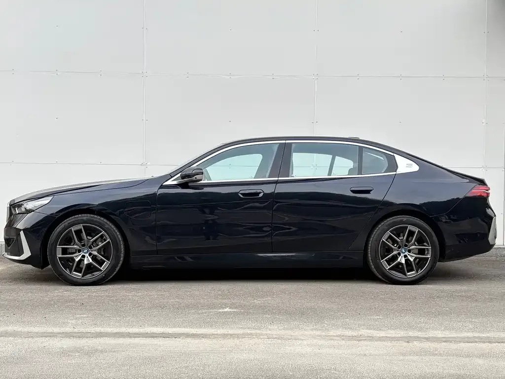 BMW i5 2024 из CN, фото 2
