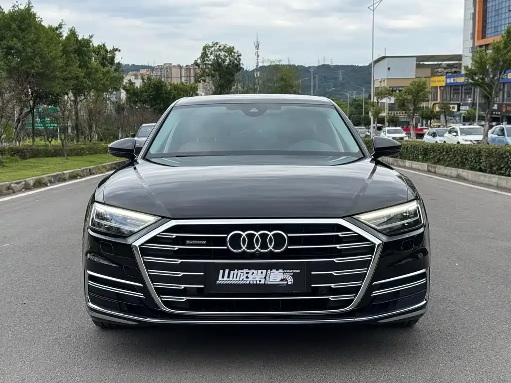 Audi A8 — фото 2