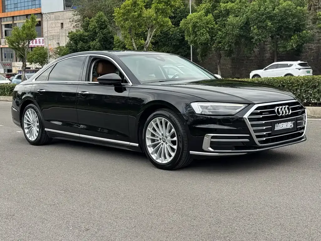 Audi A8 — фото 3