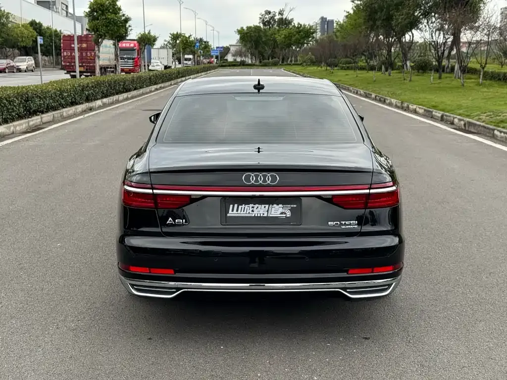 Audi A8 — фото 4