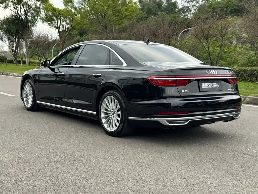 Audi A8 — фото 6
