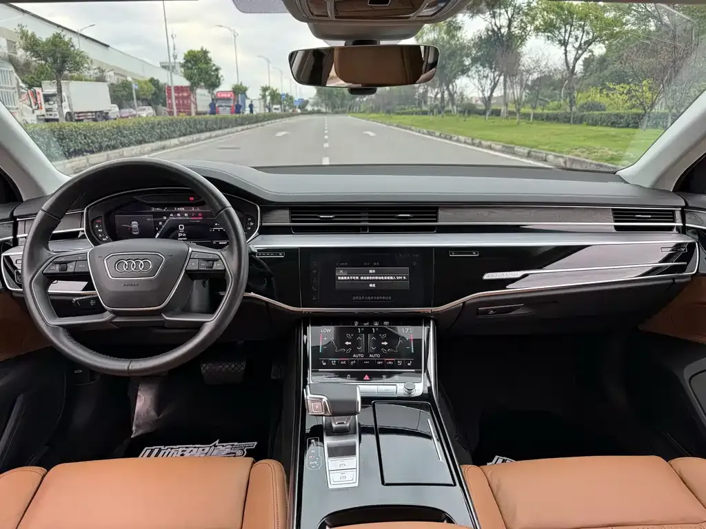 Audi A8 — фото 9