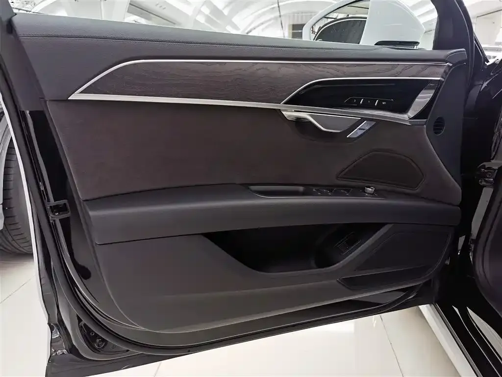 Audi A8 2025 из CN, фото 8