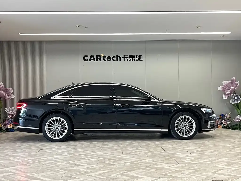 Audi A8 2022 из CN, фото 4