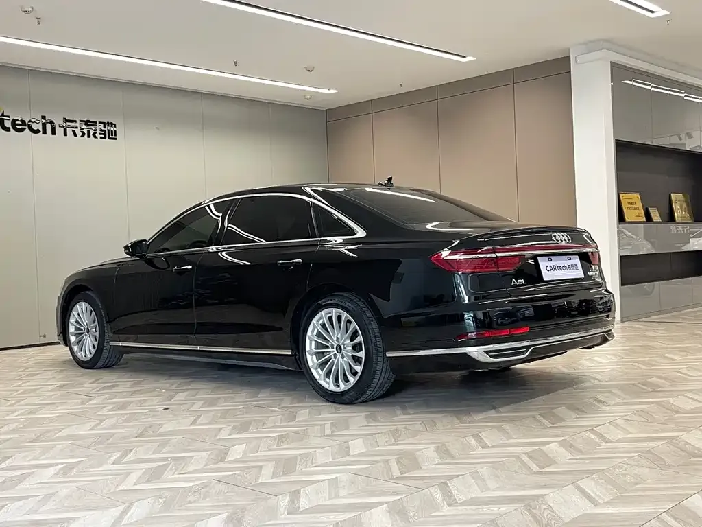Audi A8 2022 из CN, фото 7