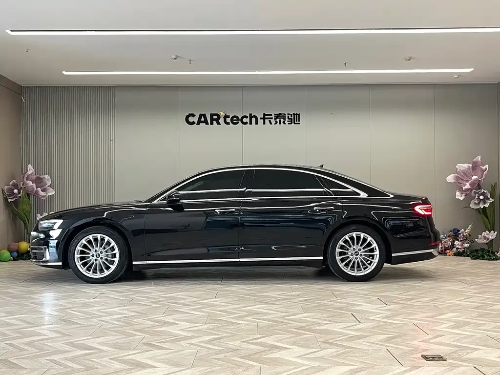 Audi A8 2022 из CN, фото 8