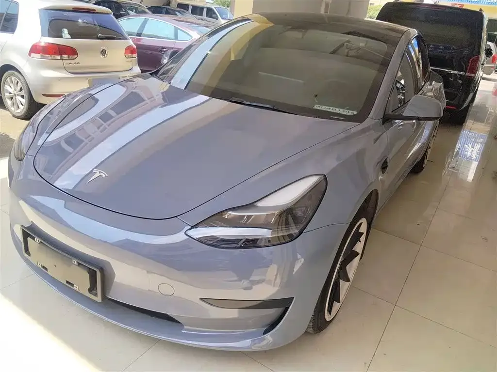 Tesla Model 3 — фото 1